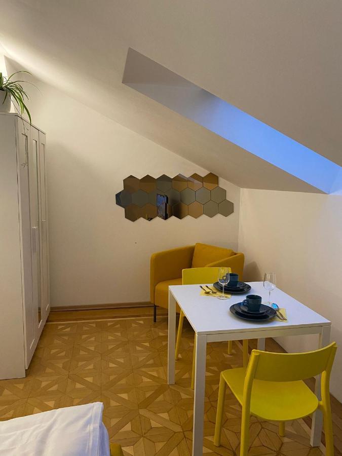 Small But Charming-Yellow Appartement Baden Exterior foto
