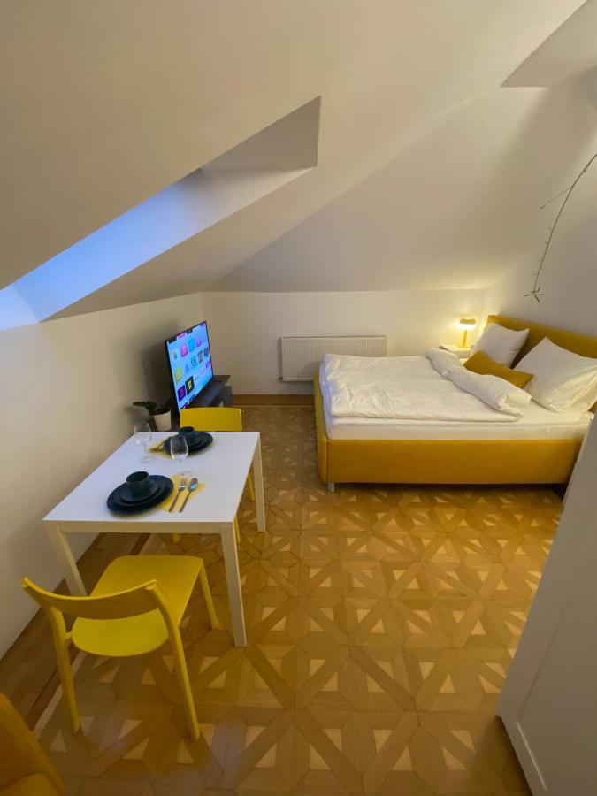 Small But Charming-Yellow Appartement Baden Exterior foto
